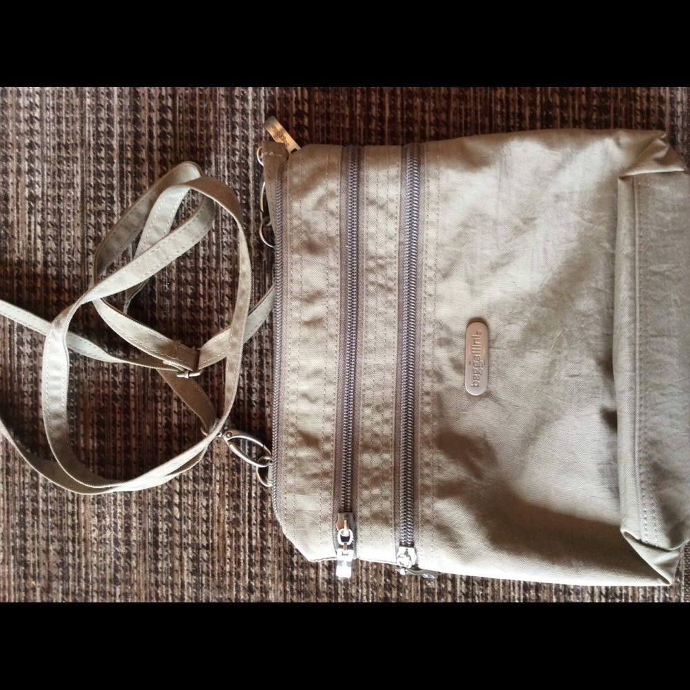 Baggallini purse